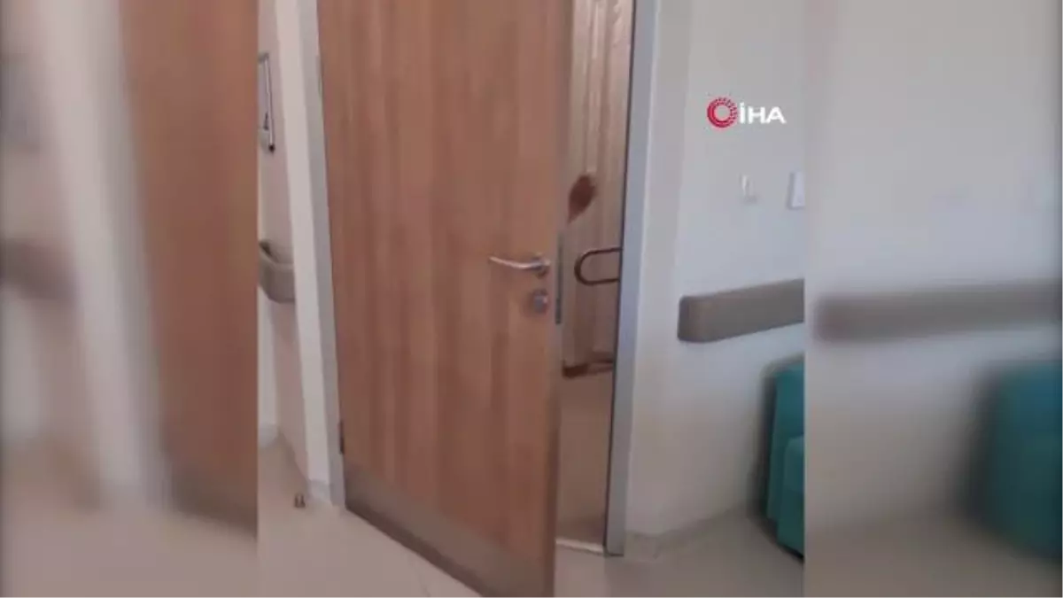 Tatbikatta kendini role kaptırdı, güvenlik görevlisini araçla böyle sürükledi