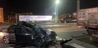 Çerkezköy'de kamyona arkadan çarpan otomobilde 4 kişi yaralandı