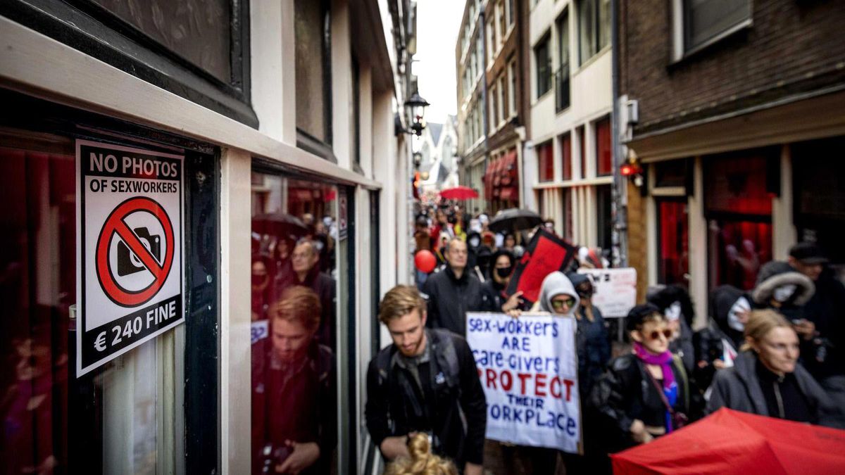 Amsterdam'da Seks İşçileri Yeni Seks Merkezi Planını Protesto Etti
