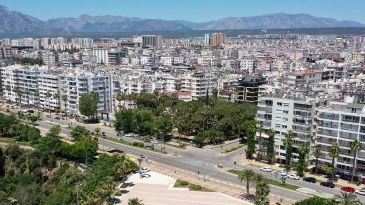 Antalya'da satılan 5 konuttan 1'ini yabancılar aldı