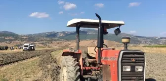 Bucak'ta Tarla Sürerken Traktörden Düşen Çiftçi Yaralandı