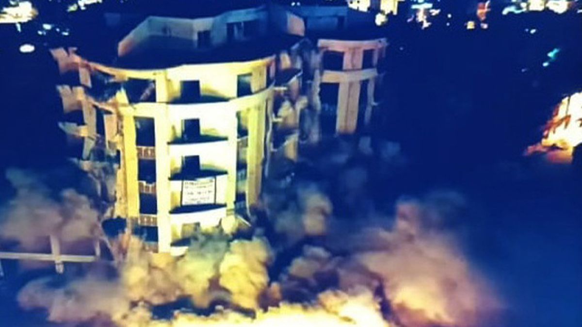 Bir garip olay! Ağır hasarlı binayı, 2 kez deneseler de dinamitle yıkamadılar