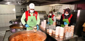 Tepebaşı Belediyesi Nihal-İsmail Akçura Aşevi'nden ihtiyaç sahiplerine sıcak yemek hizmeti