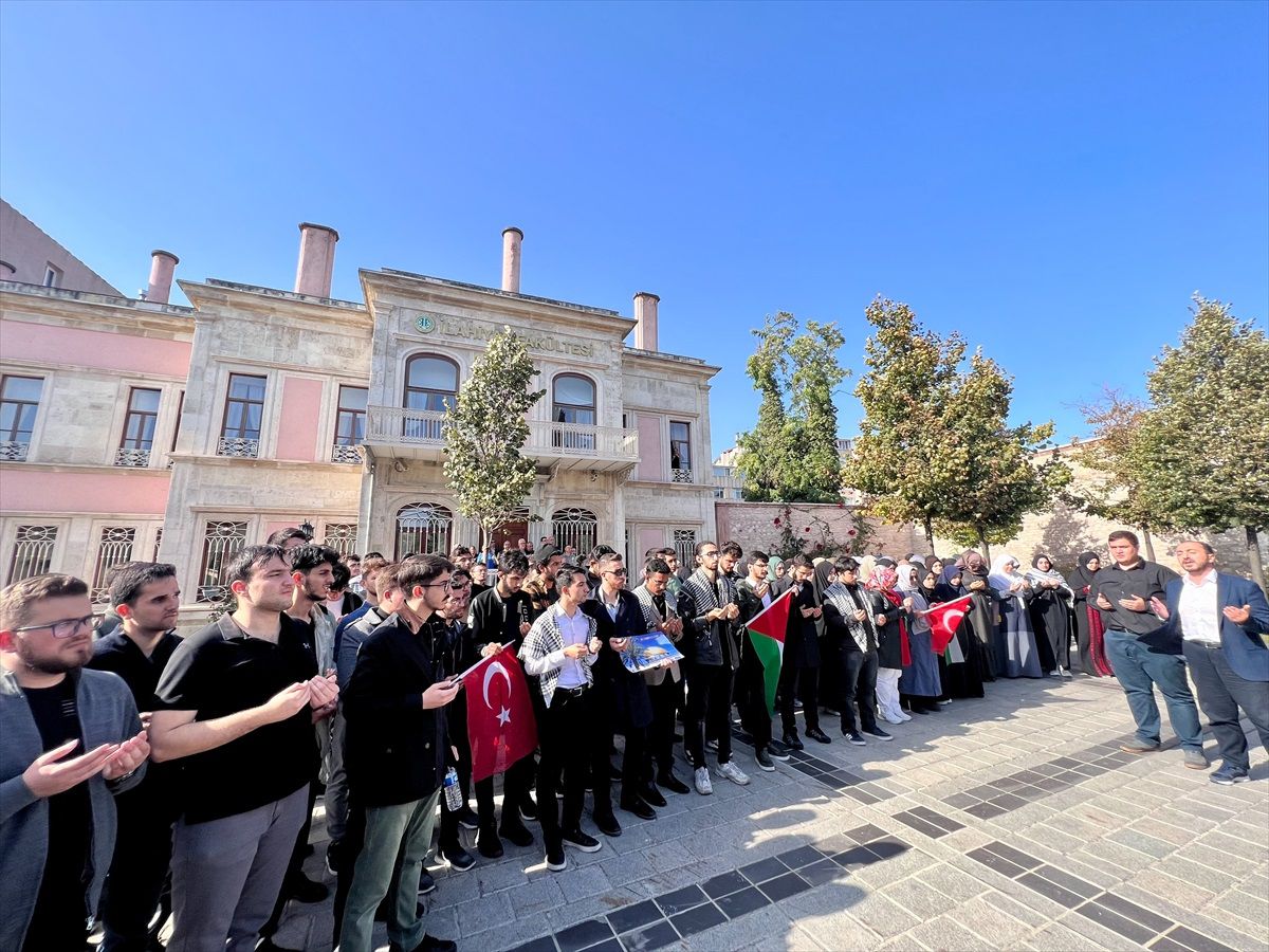 İstanbul Üniversitesi İlahiyat Fakültesi Öğrencileri İsrail'in Gazze'deki Saldırılarını Kınadı