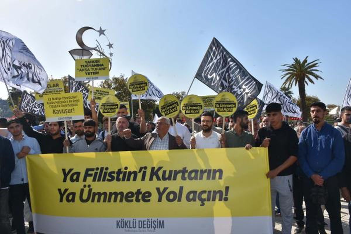 İzmir'de İsrail'in Filistin'e yönelik saldırıları protesto edildi