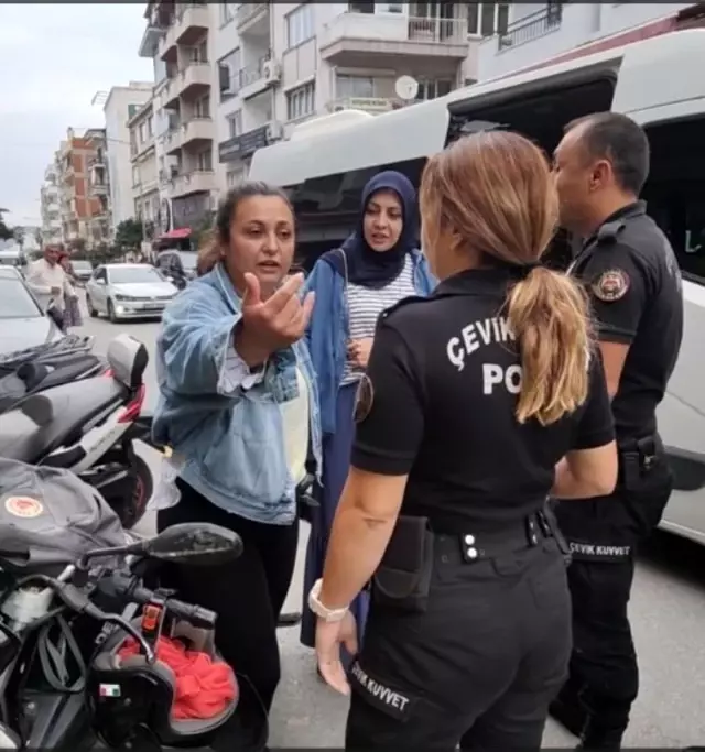 Kuşadası'nda trafik kurallarına uymayan sürücü, polisleri çileden çıkardı Kuşadası'nda trafik kurallarına uymayan sürücü, polisleri çileden çıkardı