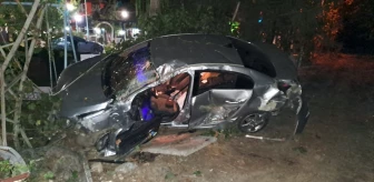 Tokat'ta Otomobil Elektrik Direğine Çarptı: 3 Kişi Yaralandı