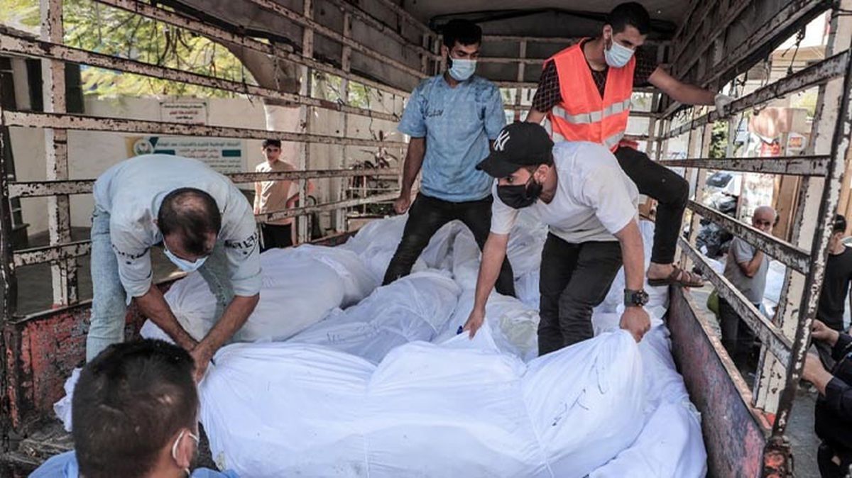 1 kefende 4 cenaze! Gazze'de katledilenler toplu mezarlara gömülüyor