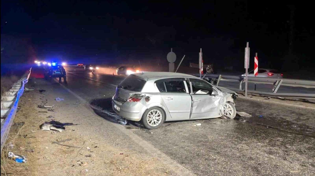 Adıyaman'da 3 aracın karıştığı trafik kazasında 10 kişi yaralandı