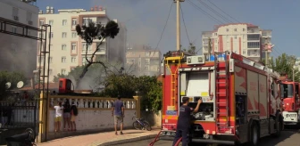 Antalya Kepez'te Tekstil Malzemelerinin Depolandığı Evde Yangın Çıktı