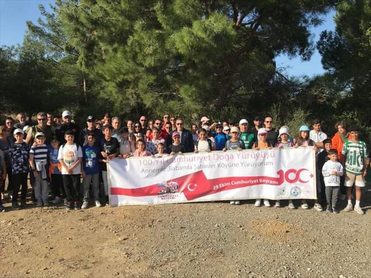 Balıkesir'de Cumhuriyet'in 100. yılı doğa yürüyüşü