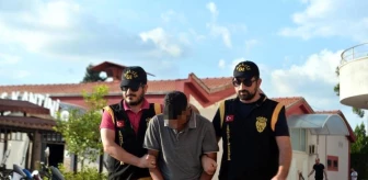 Adana'da trafikte sürücüyü taciz eden cam silen şahıs yakalandı