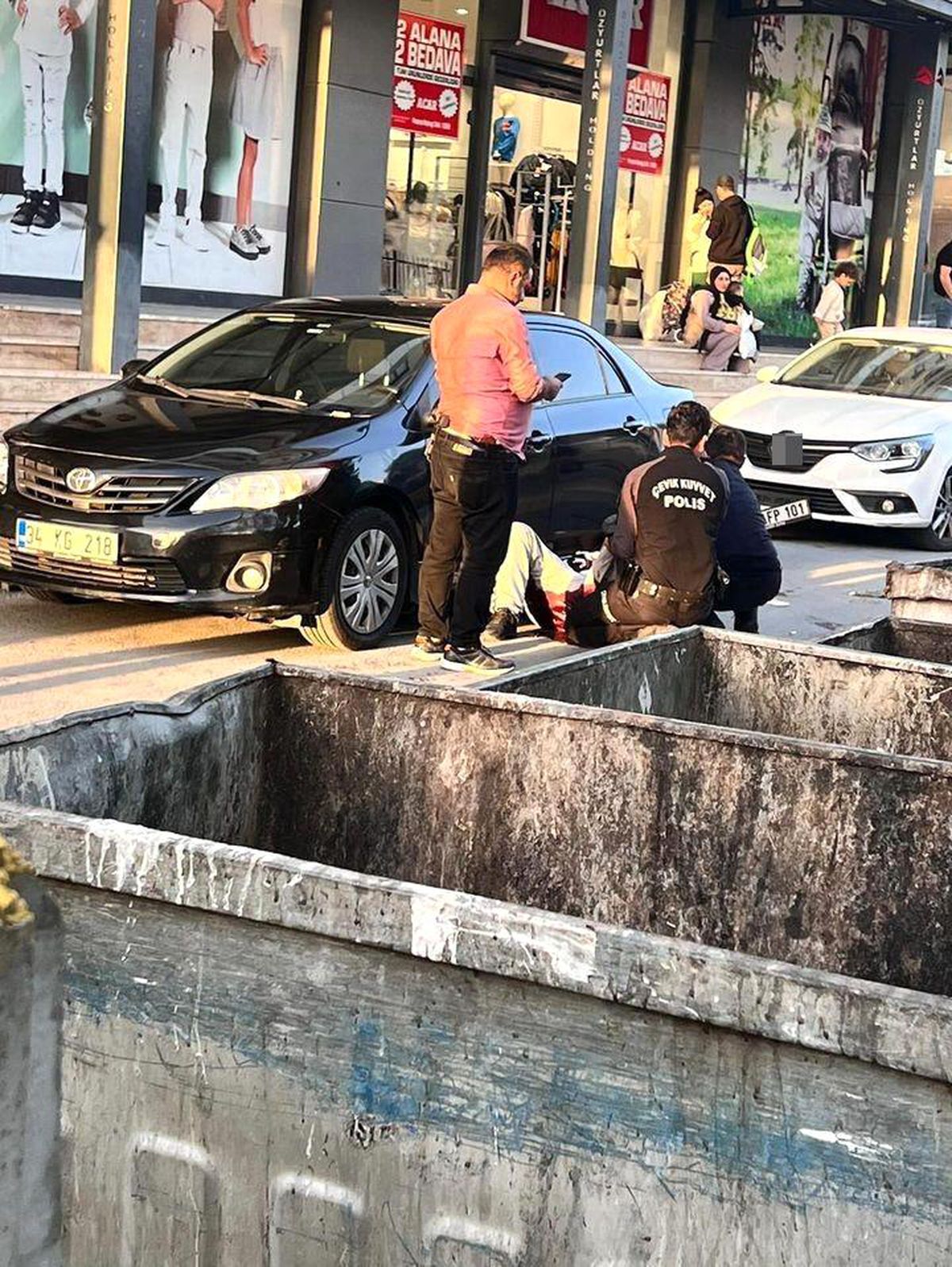 Esenyurt'ta Kavga: 2 Kişi Bıçakla Yaralandı