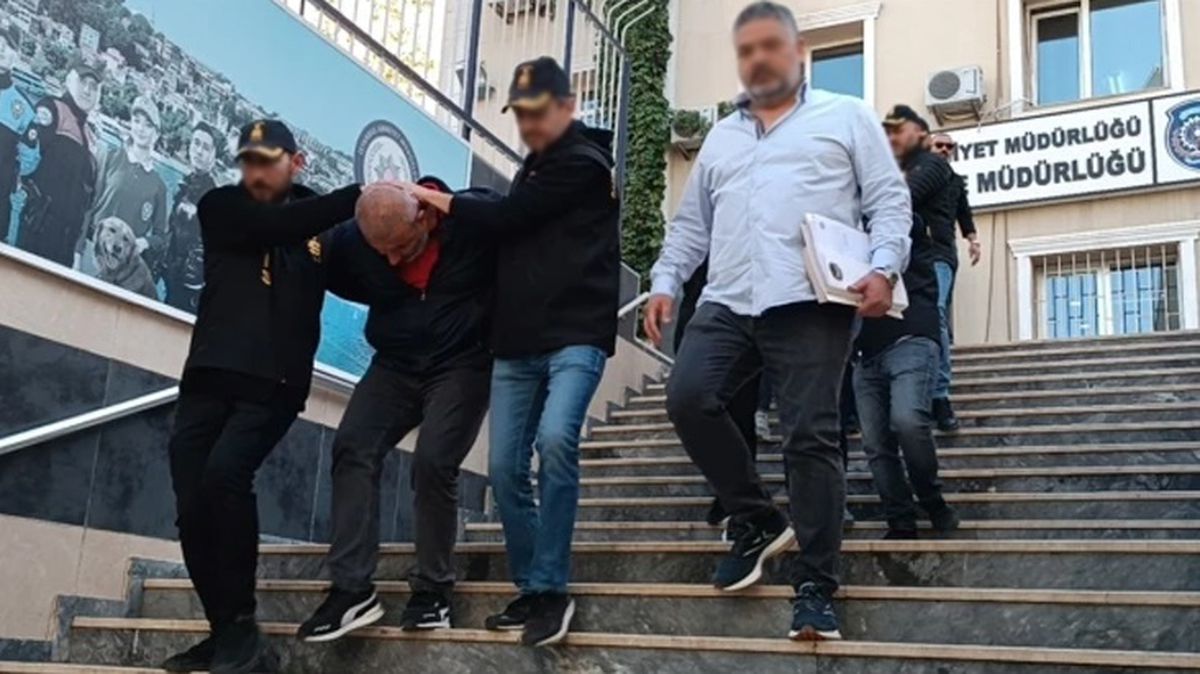 İstanbul'da bir kısmı toprağa gömülü erkek cesedi bulunmasıyla ilgili 5 şüpheli yakalandı