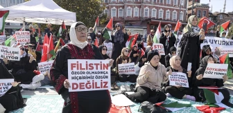 İstanbul'da kadınların Filistin'e destek için başlattığı oturma eylemi devam ediyor