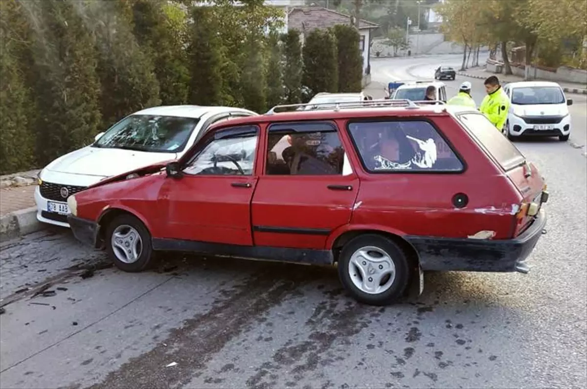 Safranbolu'da Otomobil Çarpışması: 1 Yaralı