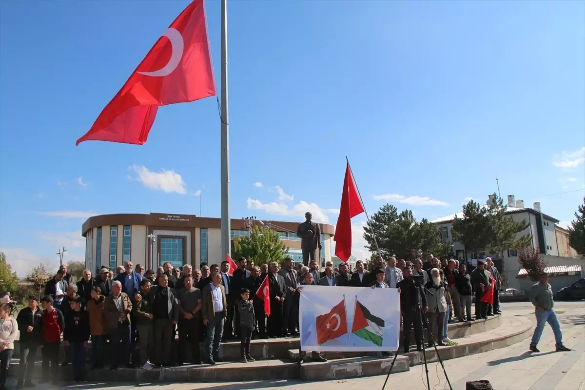 Şarkışla'da İsrail'in Filistin'e yönelik saldırıları protesto edildi