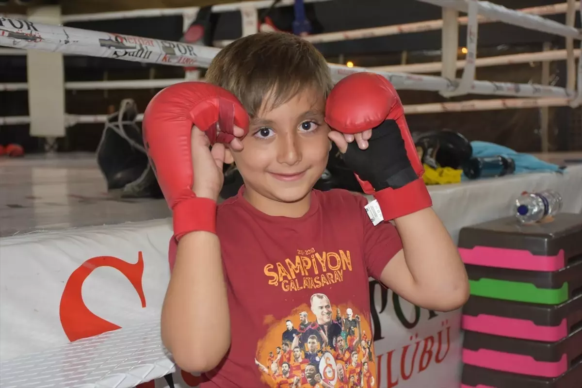 Serebral Palsili Çocuk Muaythai ile Hareket Kabiliyetini Geliştiriyor
