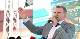 Bakan Bak, Küçükköy Yüzme Havuzu ve Fitness Merkezi açılış törenine katıldı