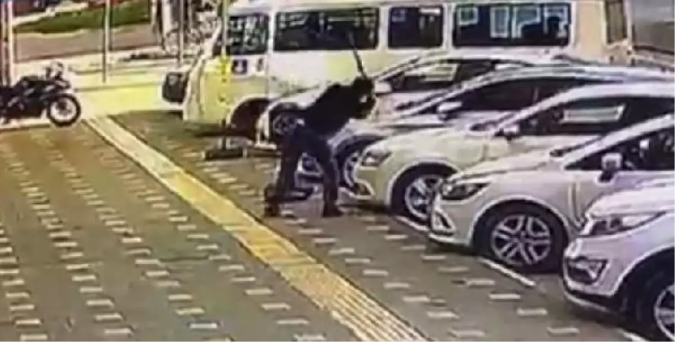 Bursa'da Balta ile Araçlara Saldıran Şüpheli Gözaltına Alındı