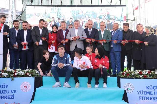 Gaziosmanpaşa'da Küçükköy Yüzme Havuzu ve Fitness Merkezi hizmete girdi Gaziosmanpaşa'da Küçükköy Yüzme Havuzu ve Fitness Merkezi hizmete girdi