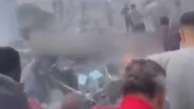 İsrail bu kez sivillerin sığındığı bir okulu vurdu! Bölgeden gelen görüntüler korkunç