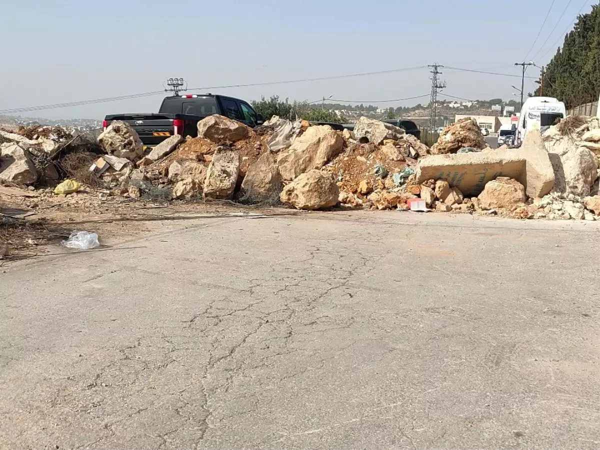 İsrail, Batı Şeria'da Filistinlilerin Kudüs'e girişini engelliyor