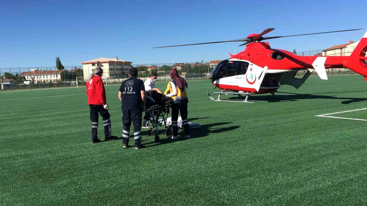 Konya'da Kalp Krizi Geçiren 84 Yaşındaki Adam Helikopter Ambulansla Hastaneye Sevk Edildi