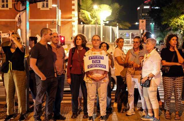 Netanyahu'ya istifa çağrısı yapan İsraillilerden protesto gösterisi: Çocuklarımızı eve getirin