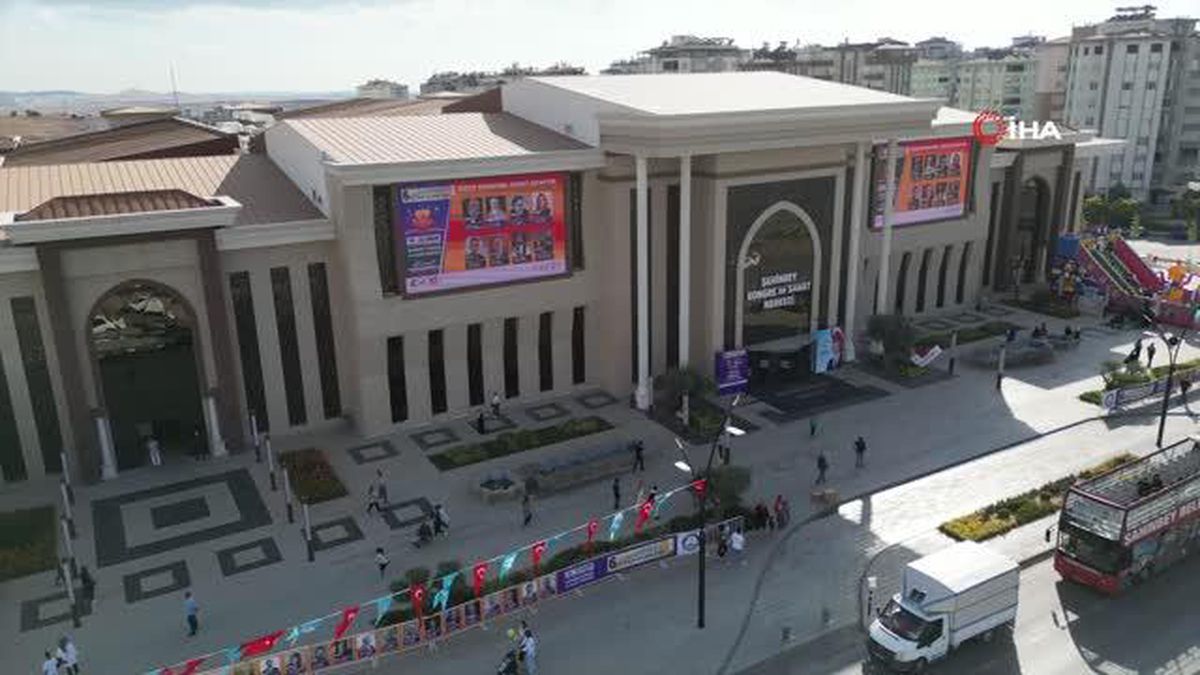 Şahinbey Belediyesi'nin kitap fuarına rekor katılım