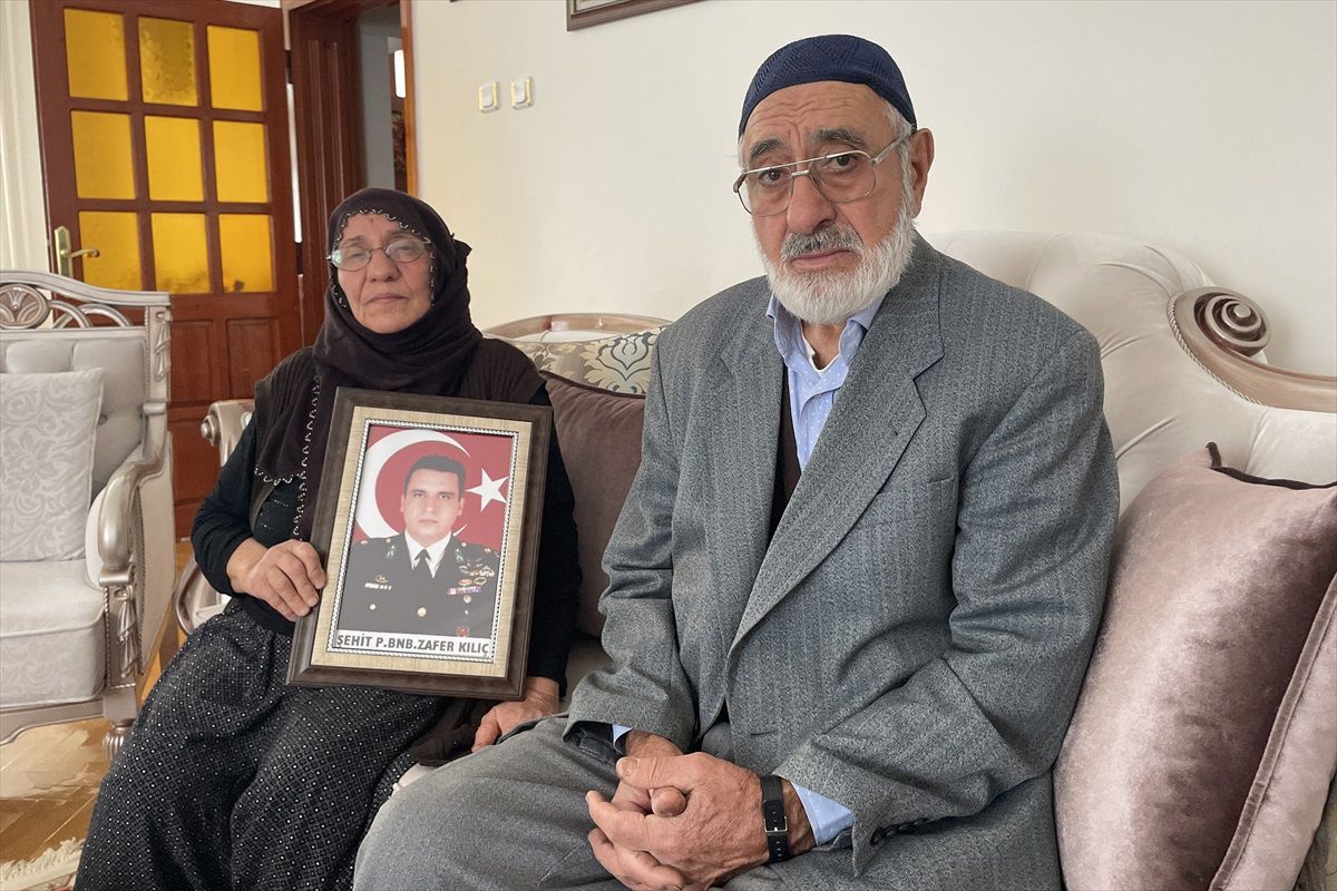 Şehit annesi oğlunun hediyesi olan ve hırsızların çaldığı kol saatinin bulunmasını istiyor