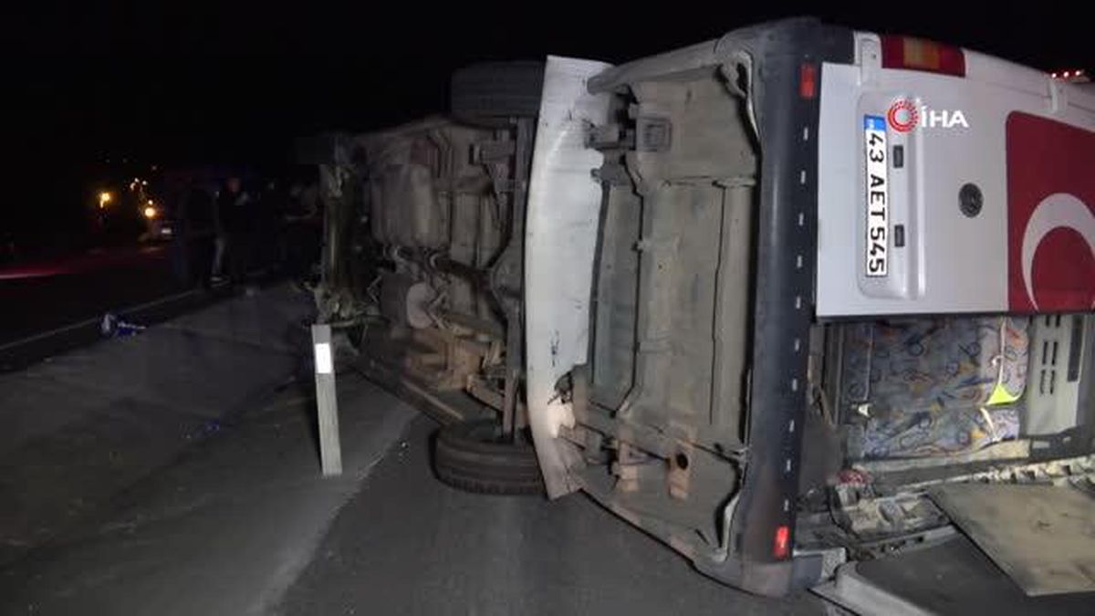 Uşak'ta iki işçi servisi çarpıştı: 28 yaralı
