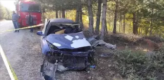 Uşak'ta kamyonla otomobil çarpıştı: 1 ölü, 3 yaralı