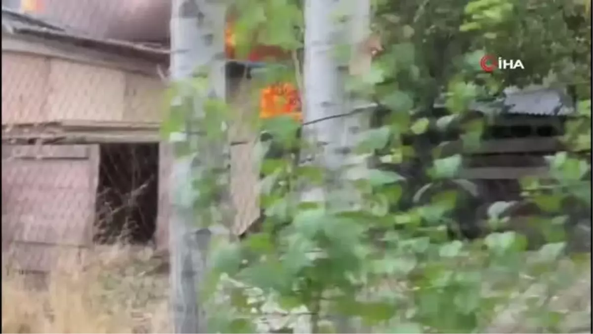 Alevler İçinde Kalan Ev Kullanılamaz Hale Geldi