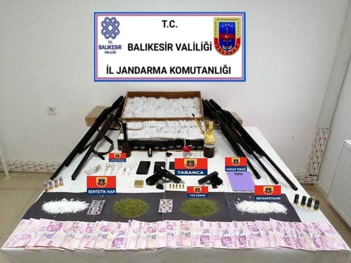 Balıkesir'de Kaçakçılık ve Organize Suç Operasyonu: 20 Gözaltı