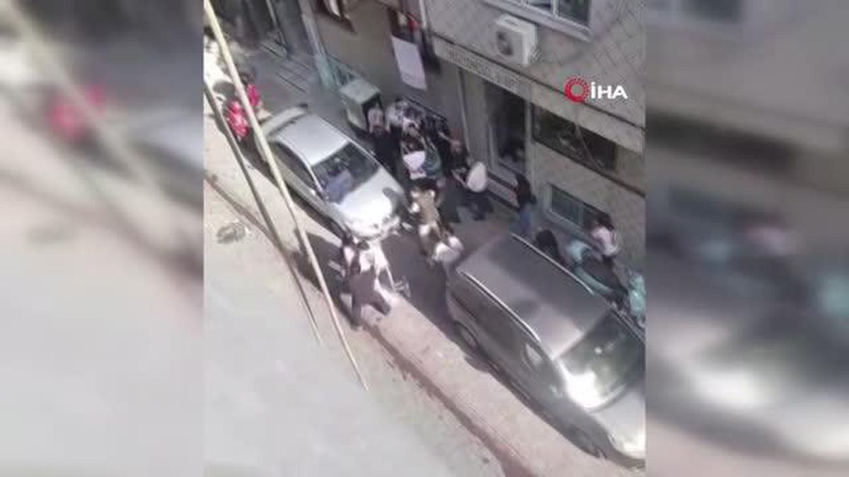 Bayrampaşa'da komşular arasında terlik ve sopa kavgası