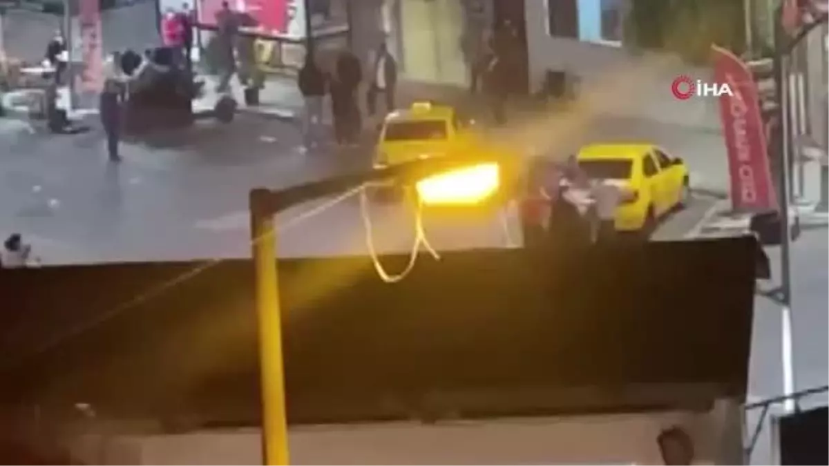Beylikdüzü'nde çıkan kavgada taraflar birbirine bıçaklarla saldırdı