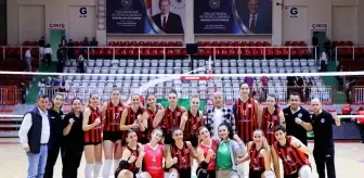 Çiftlikköy Belediyespor Kadın Voleybol Takımı Sezona Galibiyetle Başladı