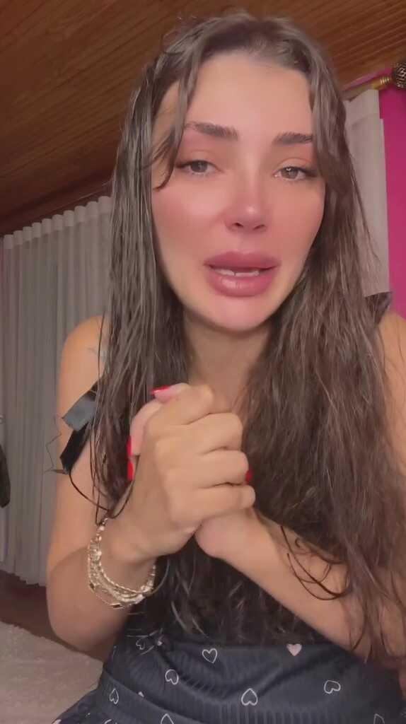 Dilan Polat'tan sonra mal varlığına el konulan Nez Demir'in gözyaşları içinde video çekerek isyan etti: Arkadaş kurbanıyım Dilan Polat'tan sonra mal varlığına el konulan Nez Demir'in gözyaşları içinde video çekerek isyan etti: Arkadaş kurbanıyım