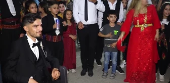 Düğünde Gelinlik Üzerine Fenerbahçe Forması Giyildi