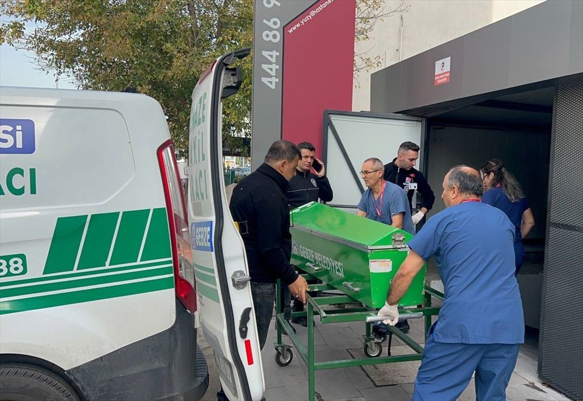 Gebze'de Otomobilin Çarptığı Yaya Hayatını Kaybetti