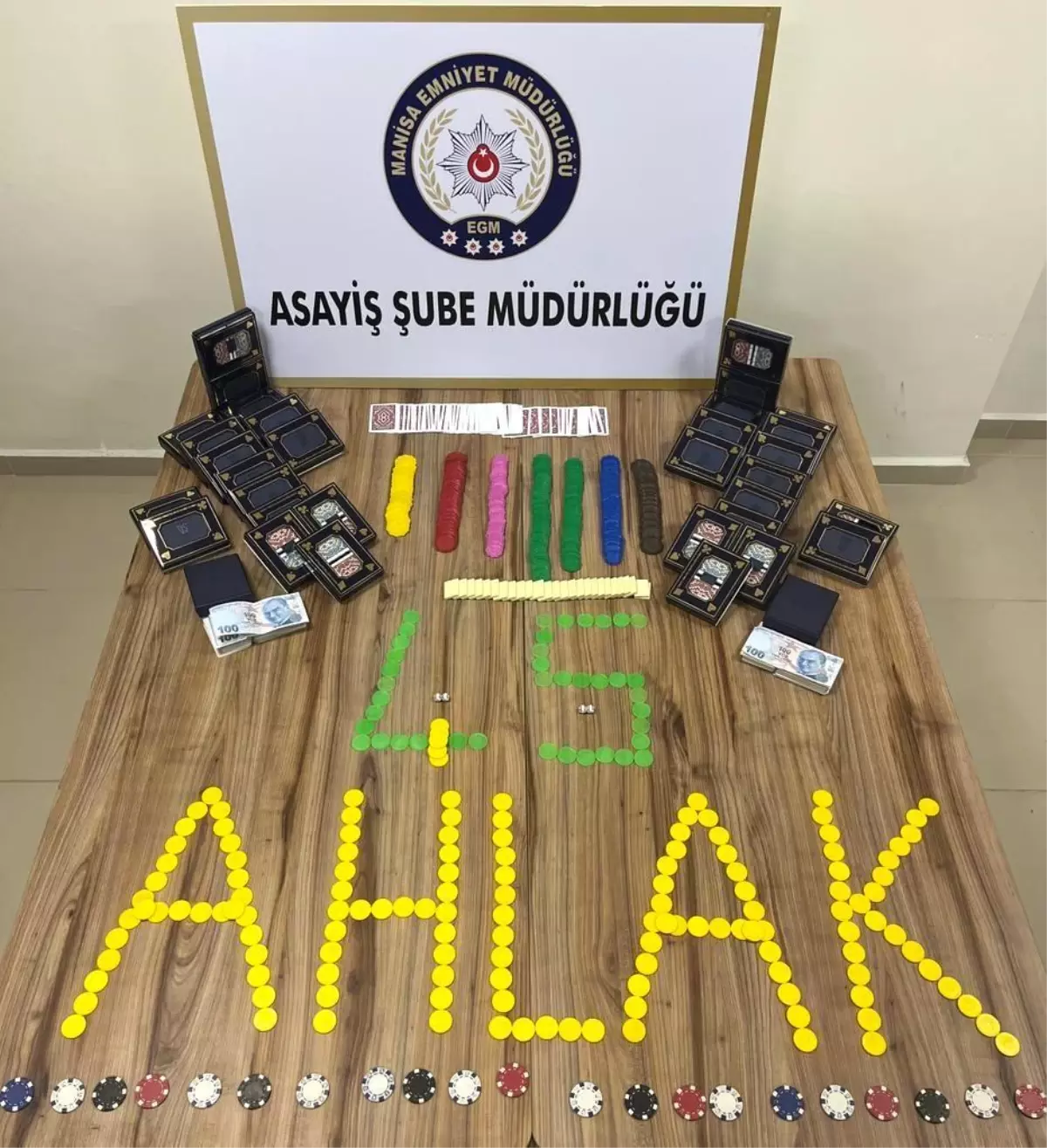 Manisa'da kumar operasyonu: Çok sayıda kumar malzemesi ele geçirildi