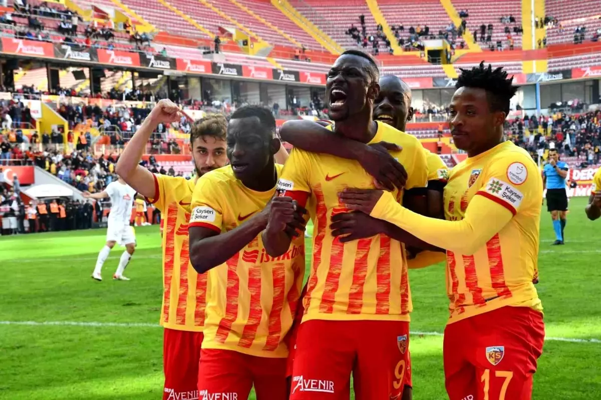Kayserispor'un Senegalli golcüsü Mame Baba Thiam hat-trick yaptı
