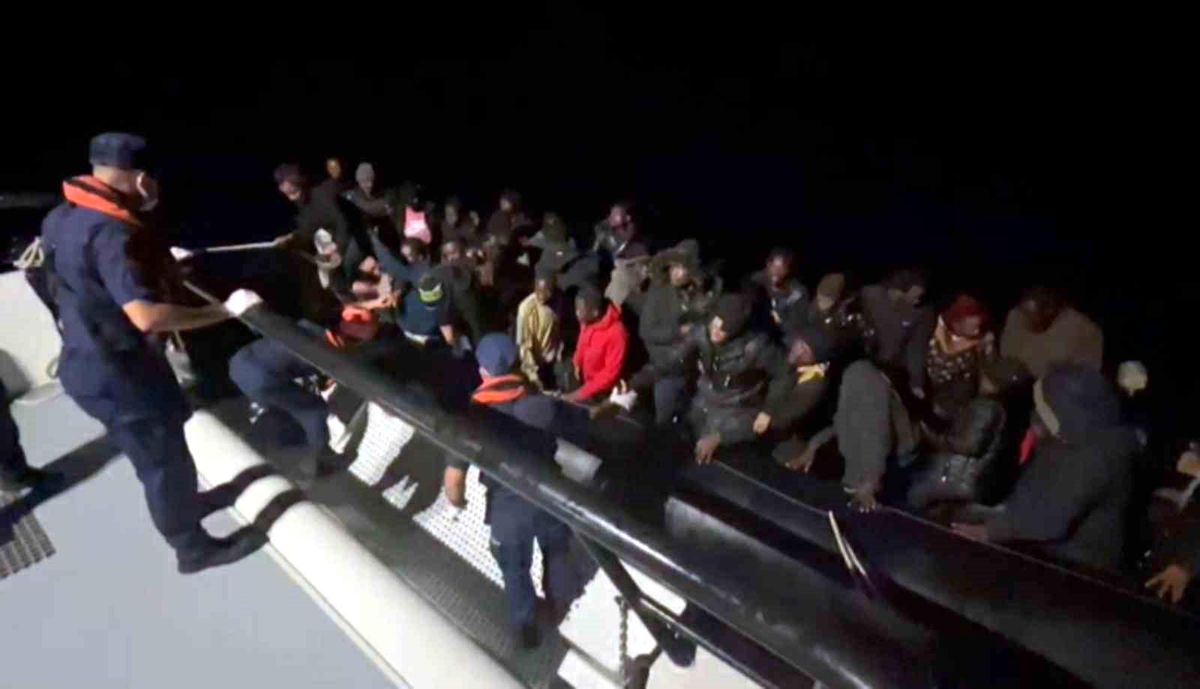 Marmaris'te Yunanistan tarafından geri itilen 47 düzensiz göçmen kurtarıldı
