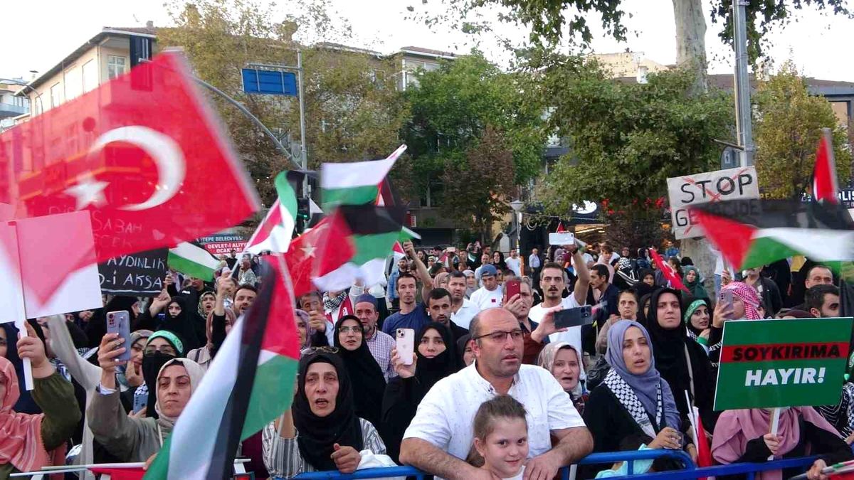Gazze'ye Destek Mitingi İstanbul'da Düzenlendi