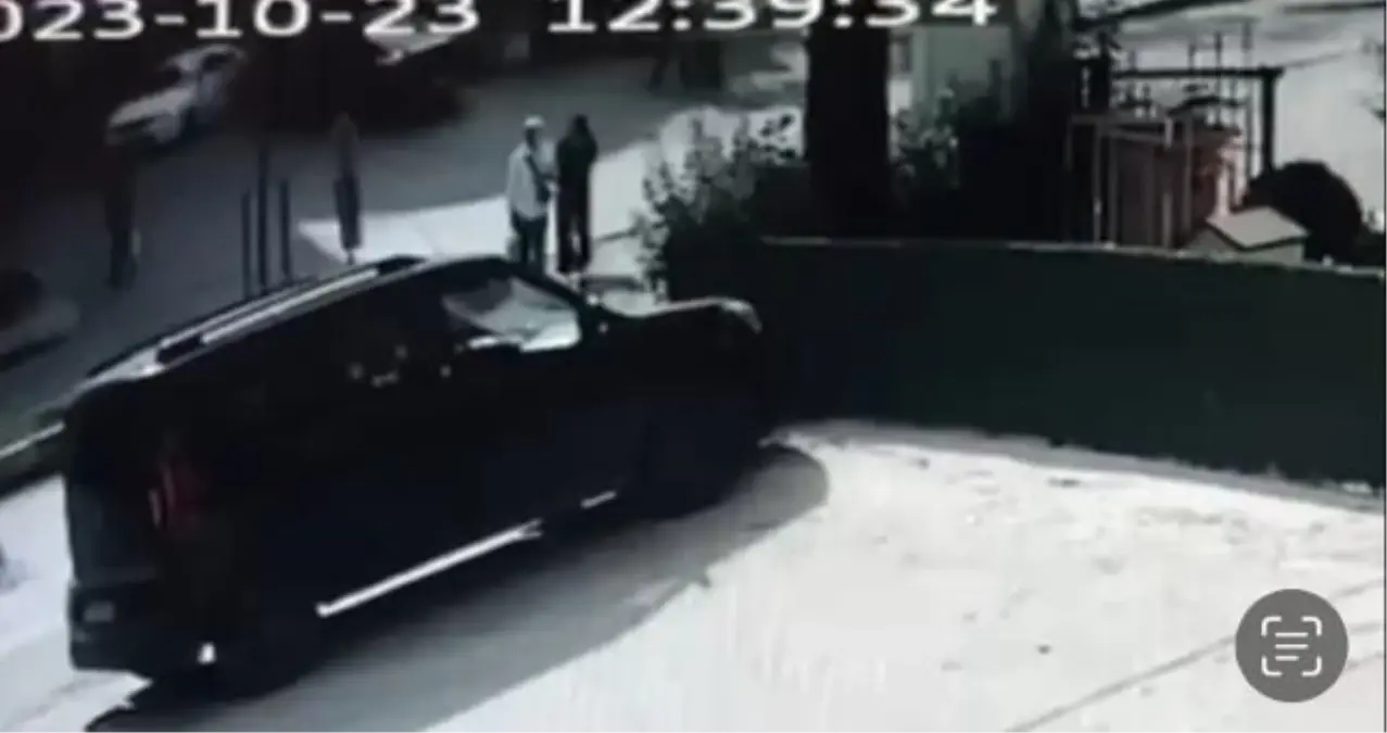 Sancaktepe'de Motosikletli ile Otomobil Çarpıştı: 2 Yaralı