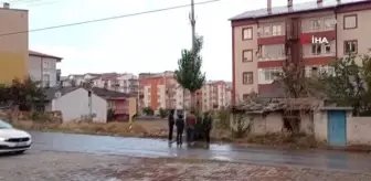 Şehir merkezine yıldırım düştü, fenalaşan bir kişi hastaneye kaldırıldı