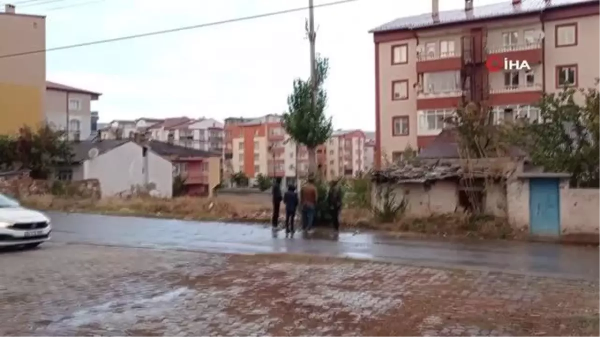 Şehir merkezine yıldırım düştü, fenalaşan bir kişi hastaneye kaldırıldı