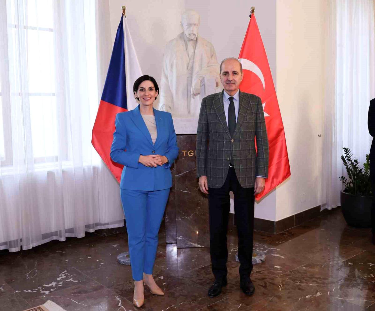 TBMM Başkanı Numan Kurtulmuş, Kırım Platformu 2'nci Parlamenter Zirvesi'ne katılmak üzere Prag'a gitti
