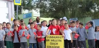 Asarcık'ta Cumhuriyet Bayramı için 'Bayrağı babamdan devralıyorum' koşu yarışması düzenlendi